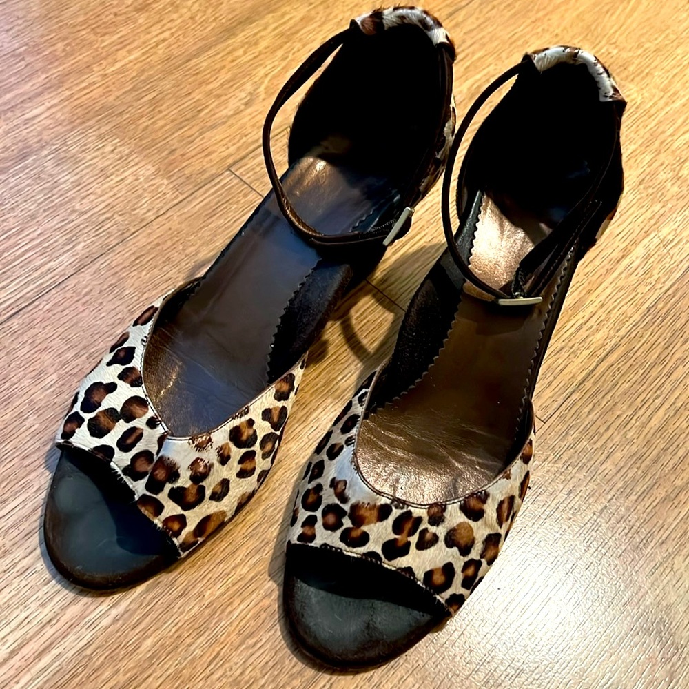 Taryn Rose brand Talbots leopard print calf hair strappy peep-toe leather wedges
